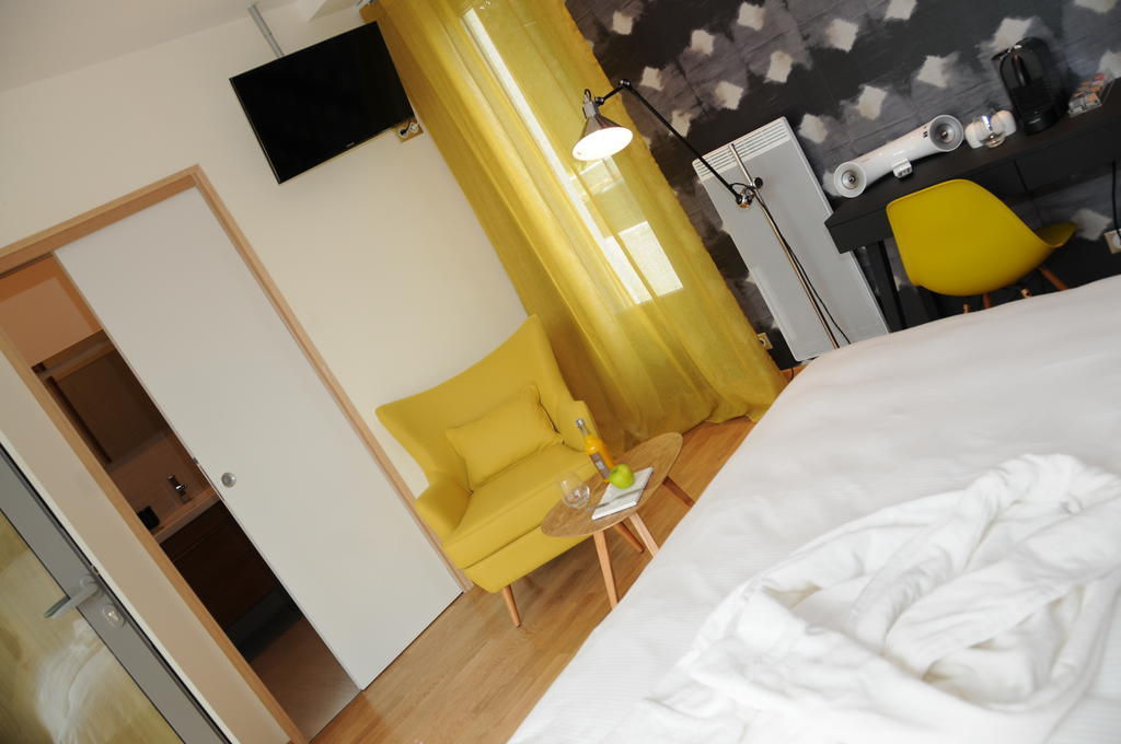 Hotel-Restaurant L'Aquarelle Breuillet  Habitación foto